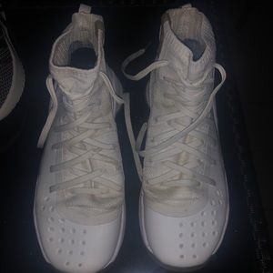 Boys youth SC under armor basketball sneakers